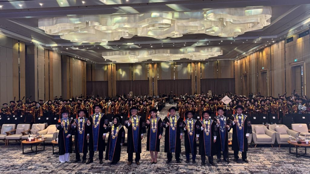Penuh Kebanggaan, Pascasarjana Angkatan Keempat Politeknik Pariwisata Batam Resmi Diwisuda