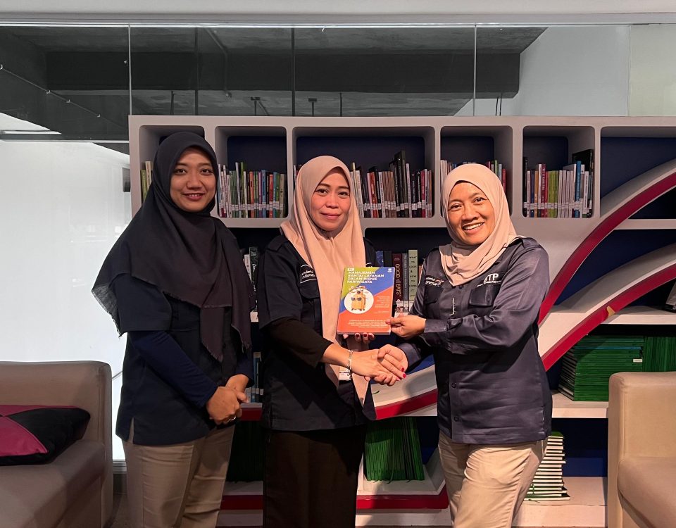 Mahasiswa Program Magister Politeknik Pariwisata Batam Aktif Berkarya, Lahirkan Buku untuk Menambah Referensi Perpustakaan